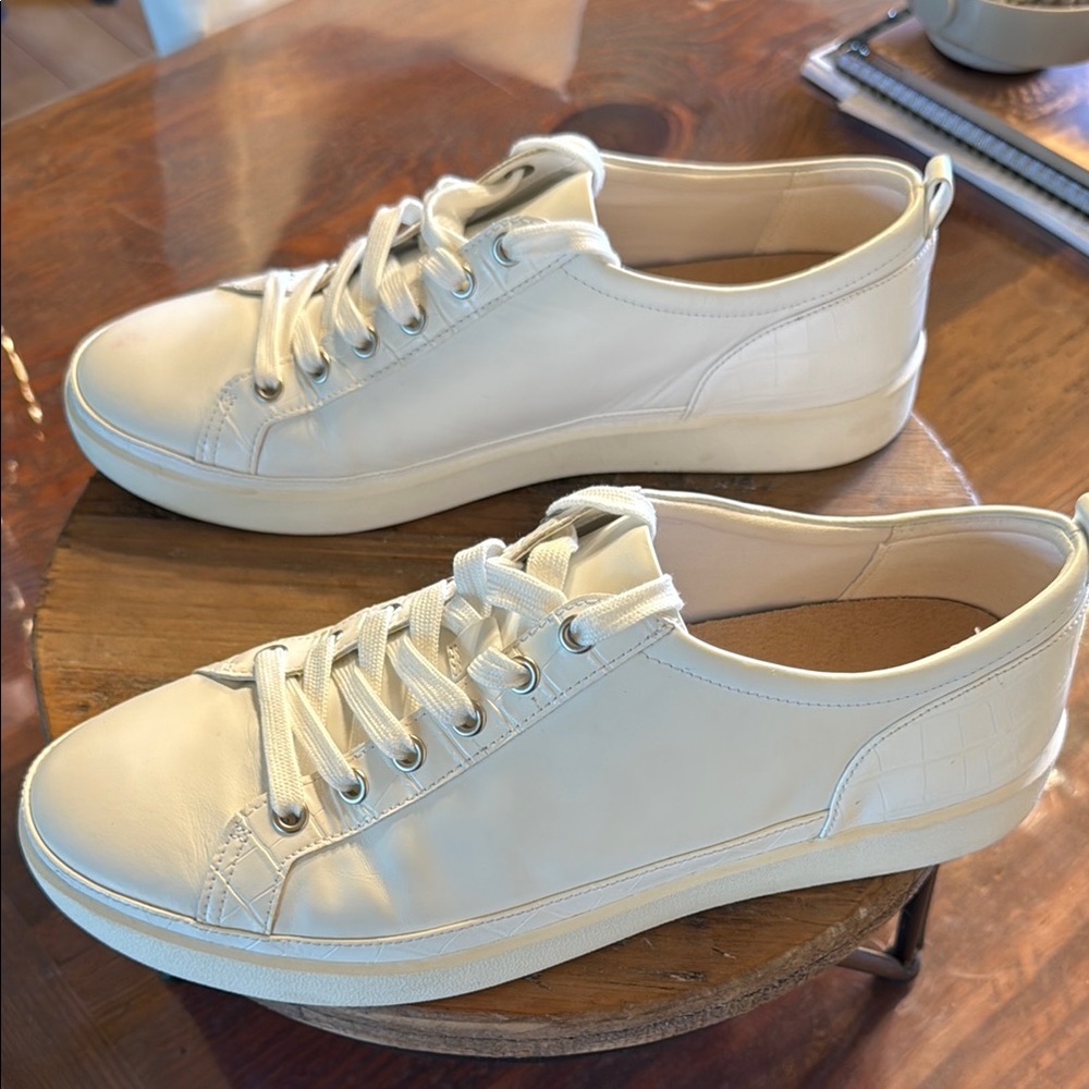 Vionic Cream Oxfords - Picture 6 of 10